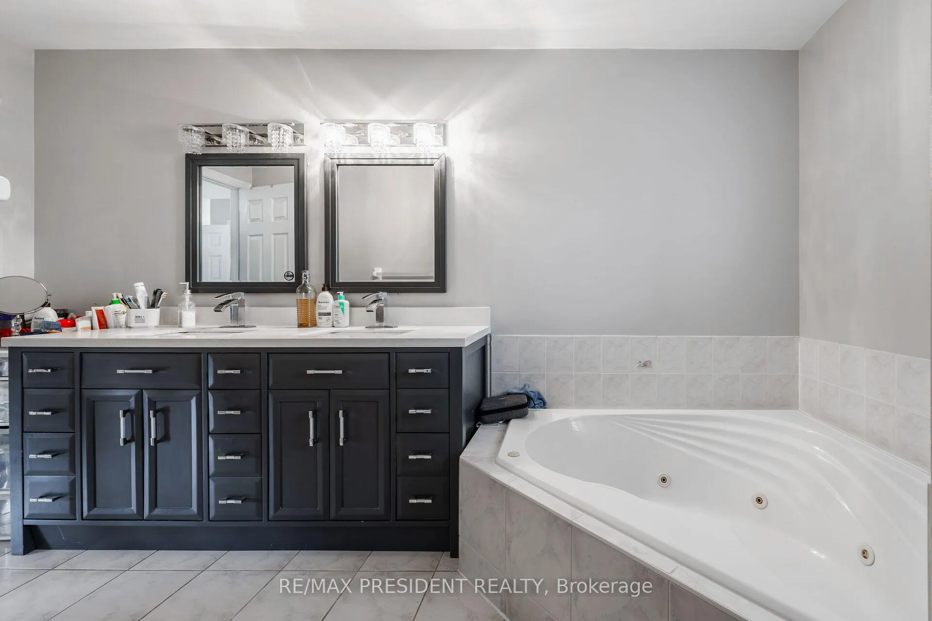 Photo 30 of 14 Samuel Crescent, Halton Hills, Georgetown — HOMEH