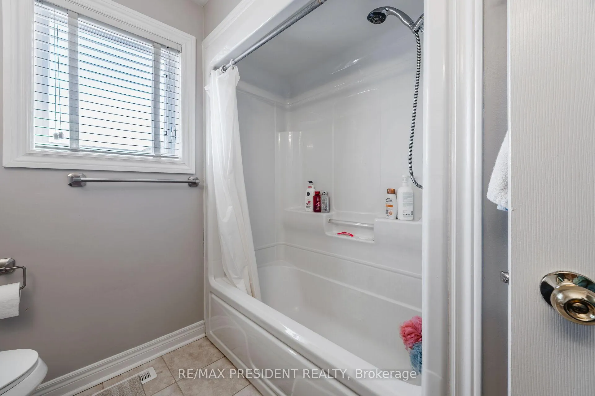 Photo 40 of 14 Samuel Crescent, Halton Hills, Georgetown — HOMEH