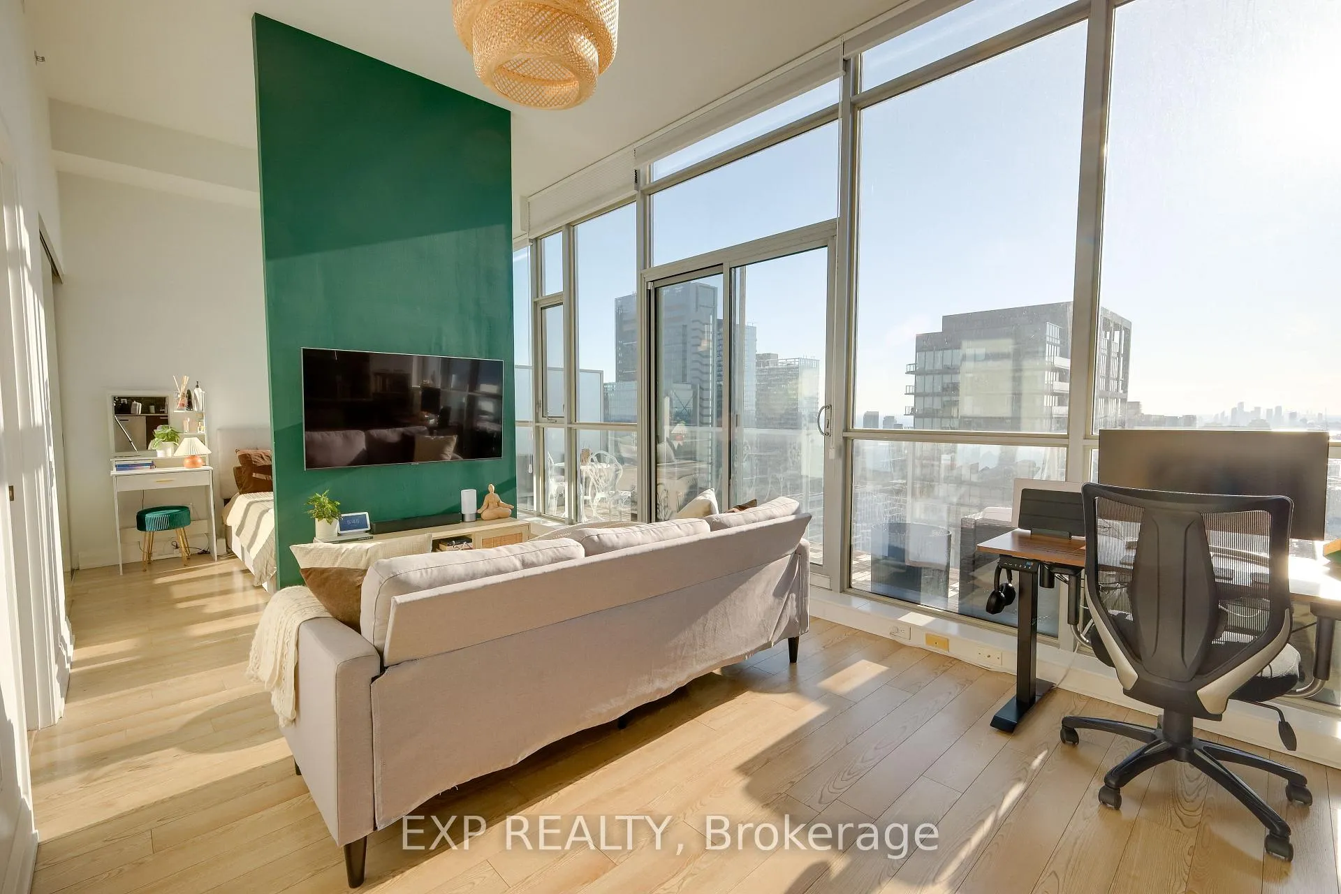 Front of Unit 3501, 375 King Street W