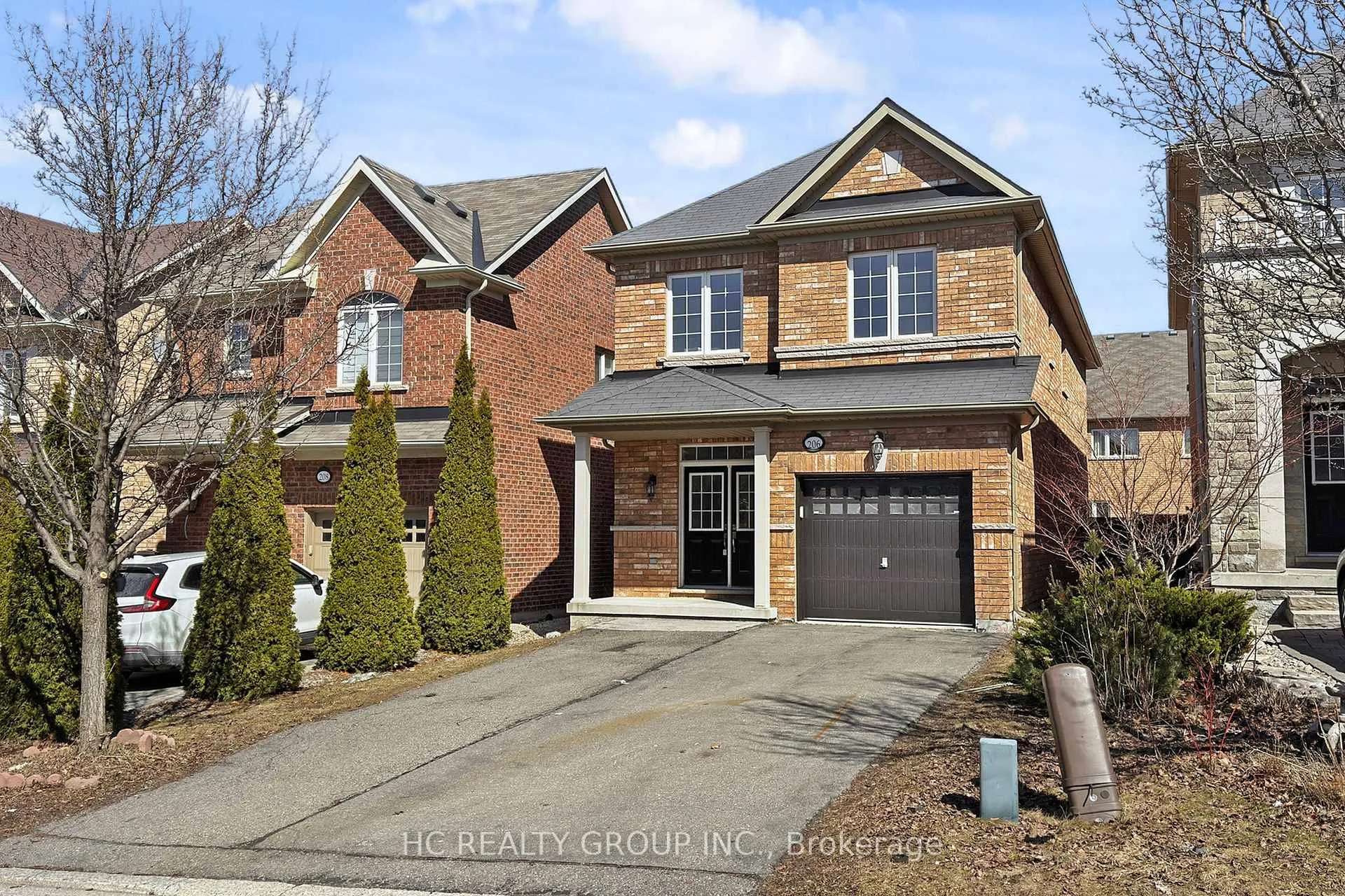 Photo 2 of 206 Wolf Creek Crescent, Vaughan, Patterson — HOMEH