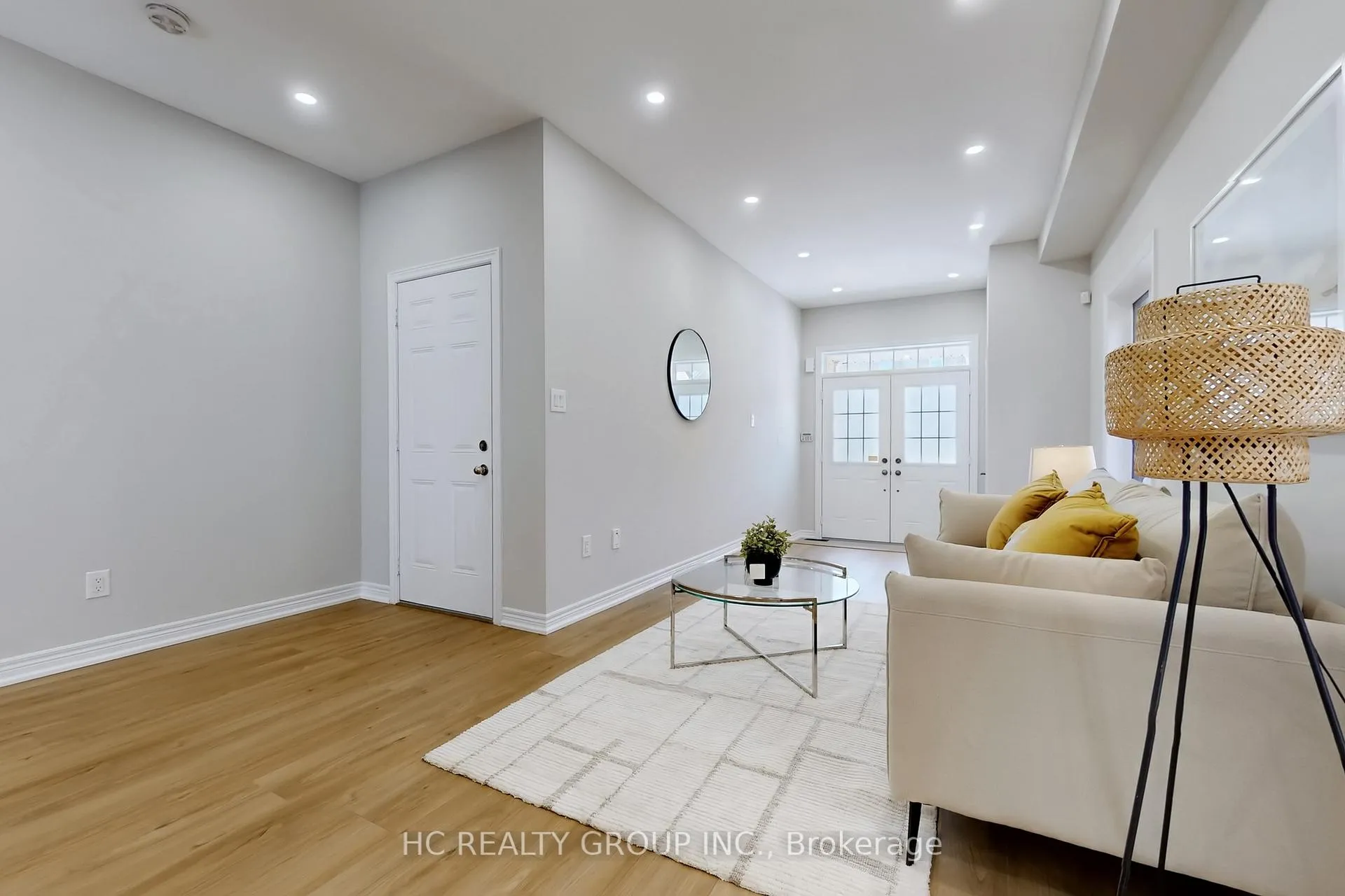 Photo 5 of 206 Wolf Creek Crescent, Vaughan, Patterson — HOMEH