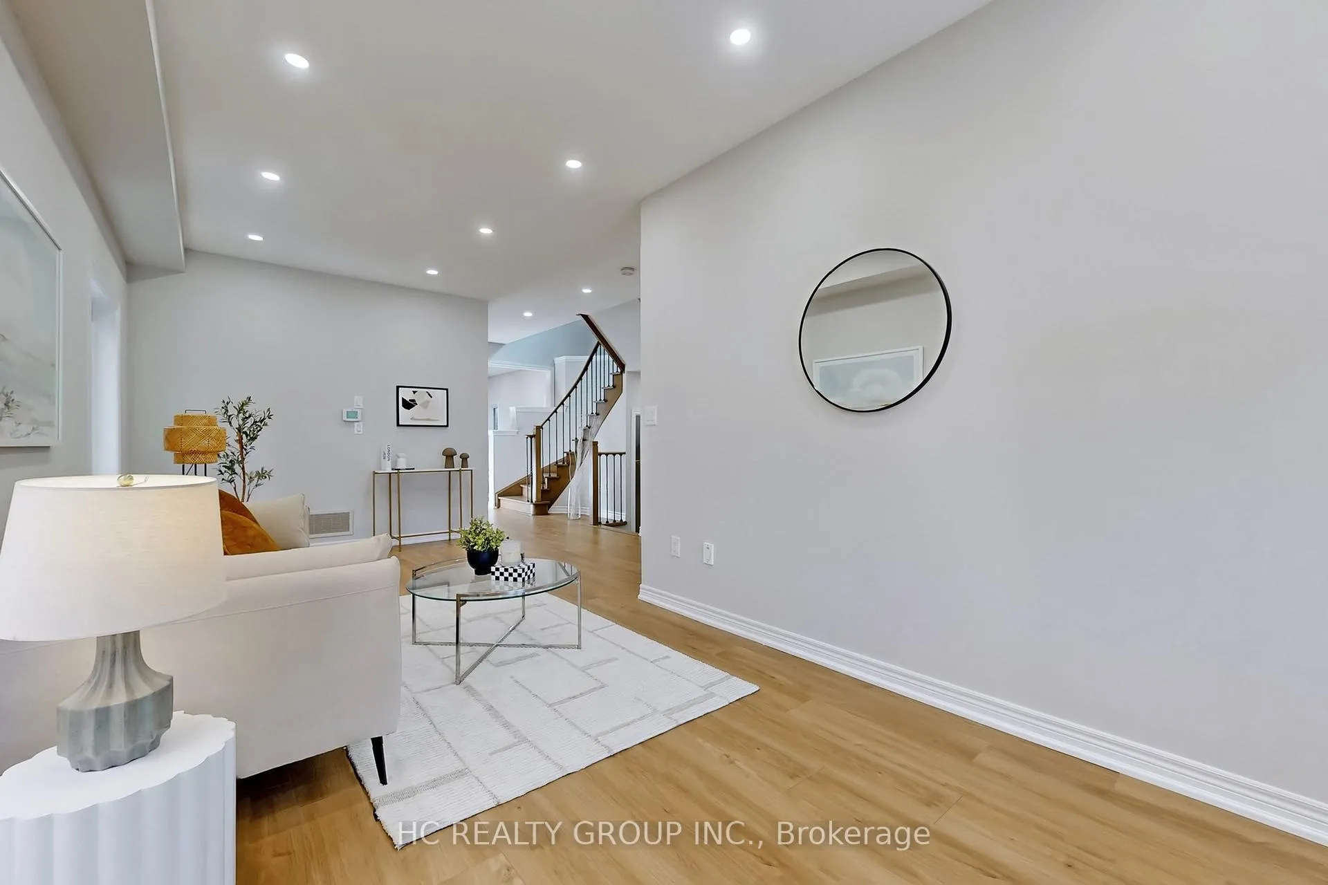 Photo 6 of 206 Wolf Creek Crescent, Vaughan, Patterson — HOMEH