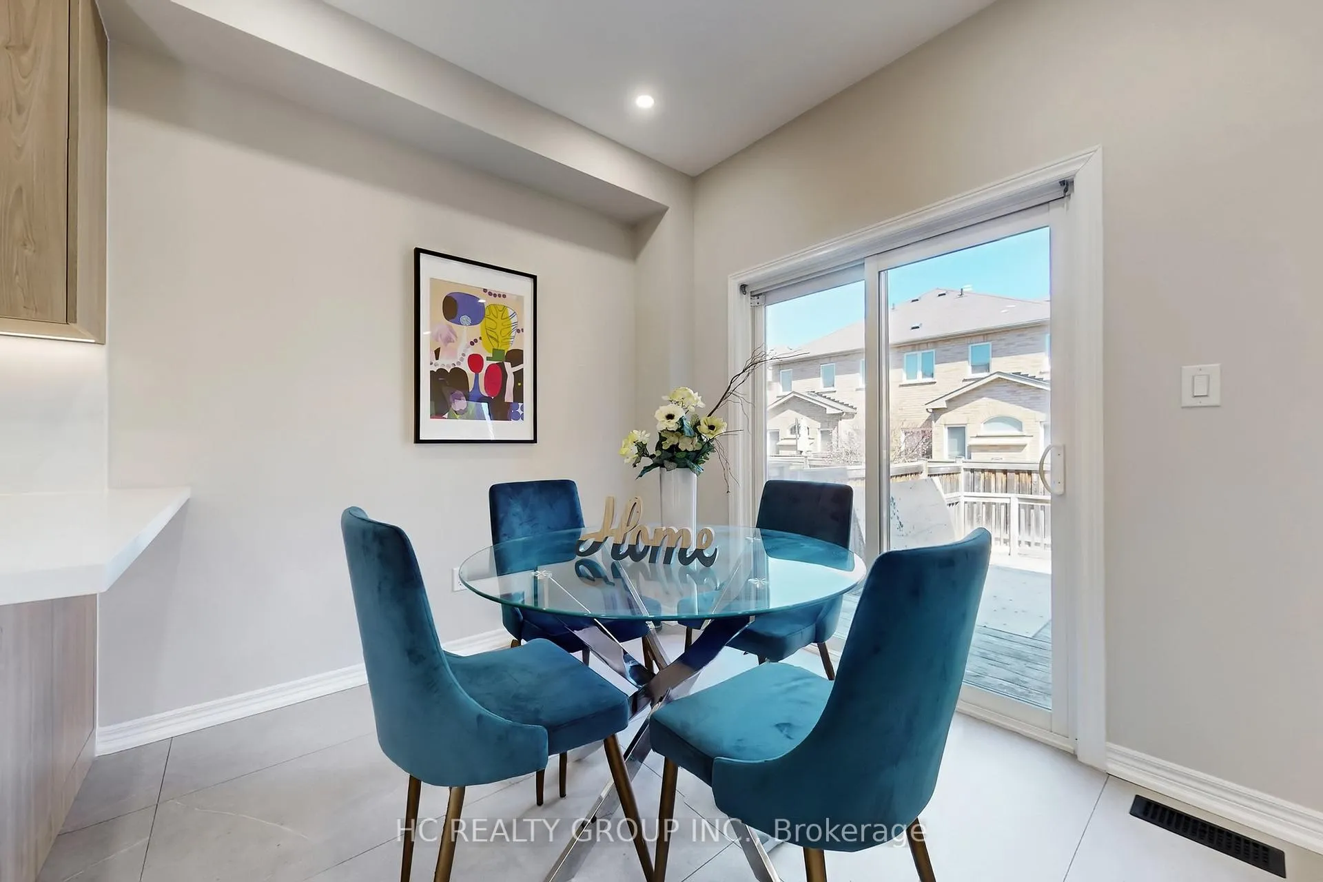Photo 13 of 206 Wolf Creek Crescent, Vaughan, Patterson — HOMEH