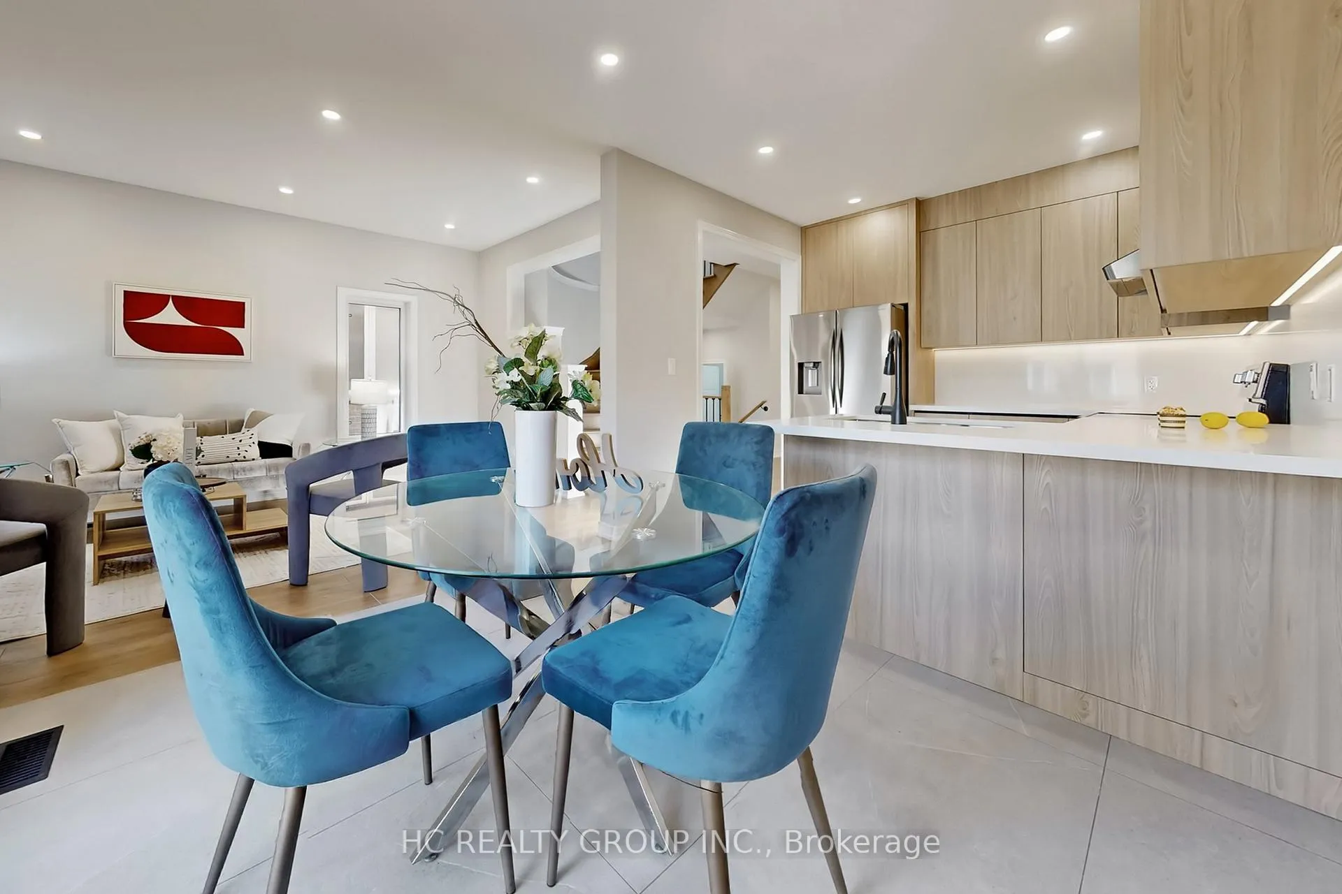 Photo 14 of 206 Wolf Creek Crescent, Vaughan, Patterson — HOMEH