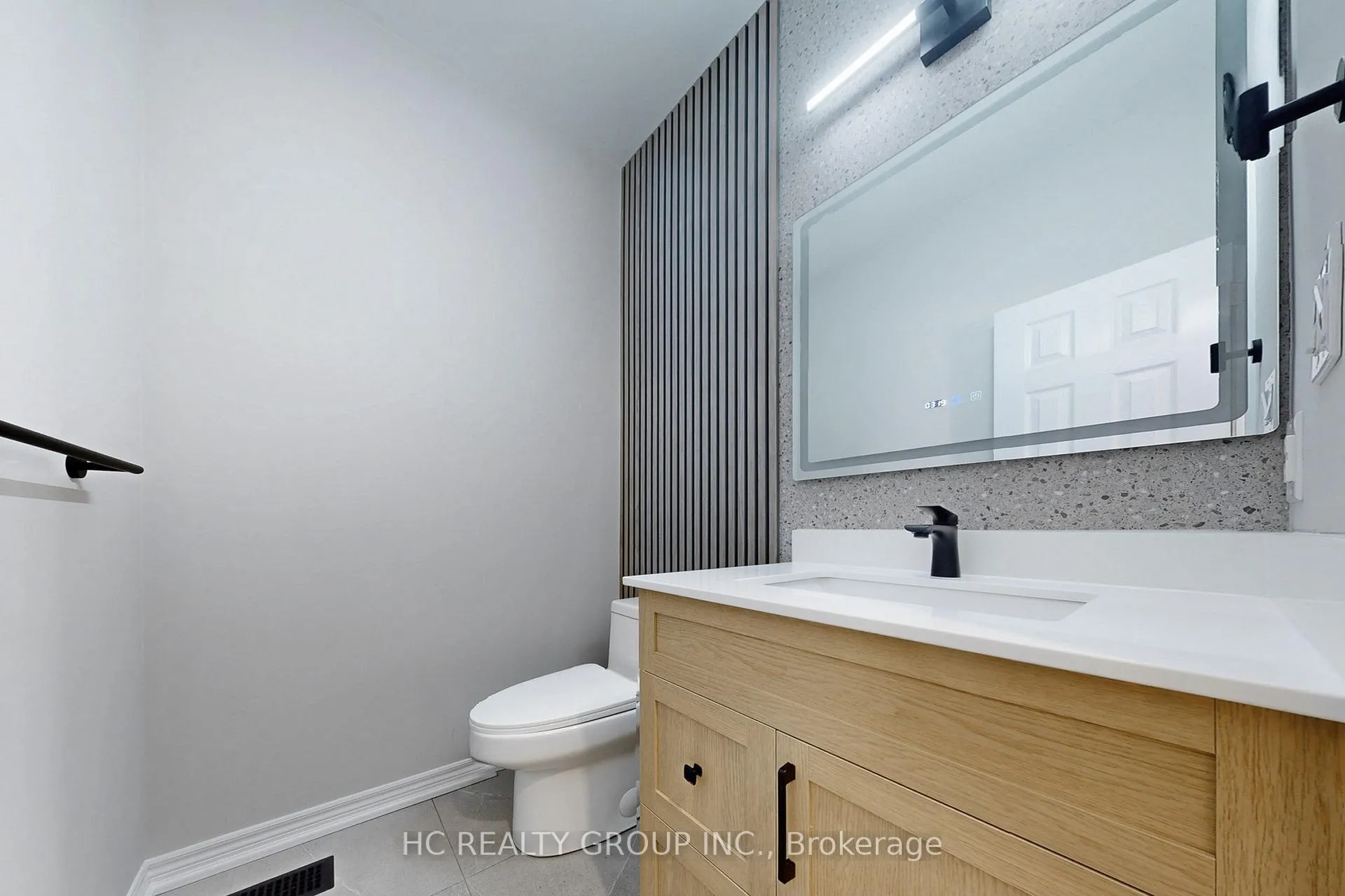 Photo 15 of 206 Wolf Creek Crescent, Vaughan, Patterson — HOMEH