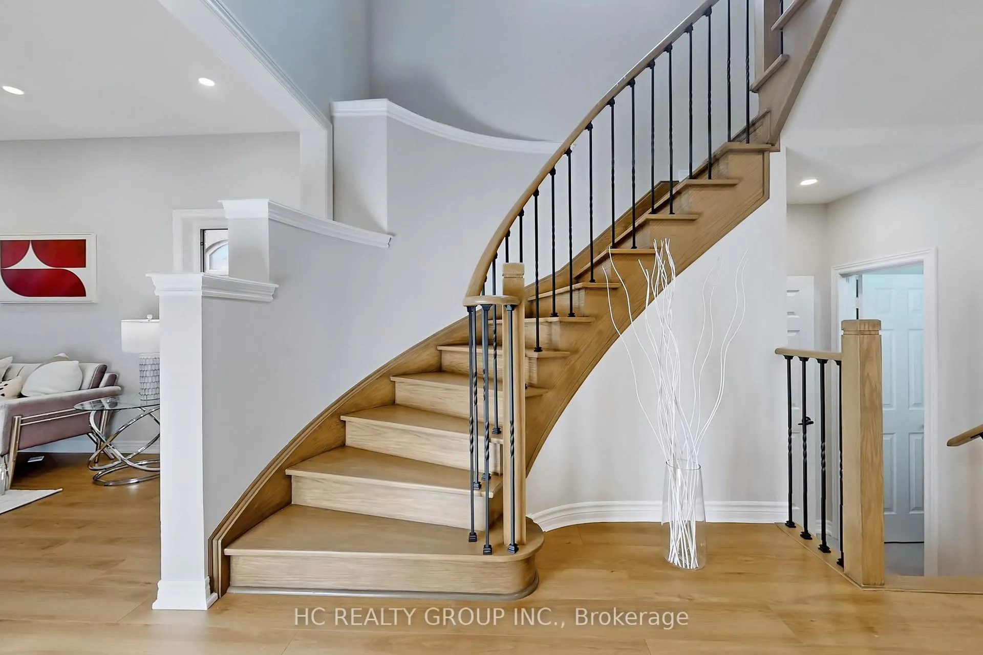 Photo 17 of 206 Wolf Creek Crescent, Vaughan, Patterson — HOMEH