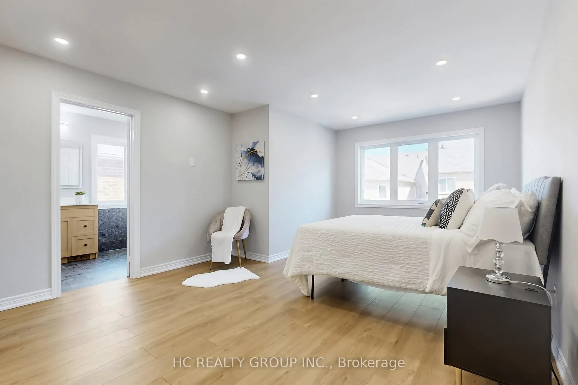 Photo 21 of 206 Wolf Creek Crescent, Vaughan, Patterson — HOMEH