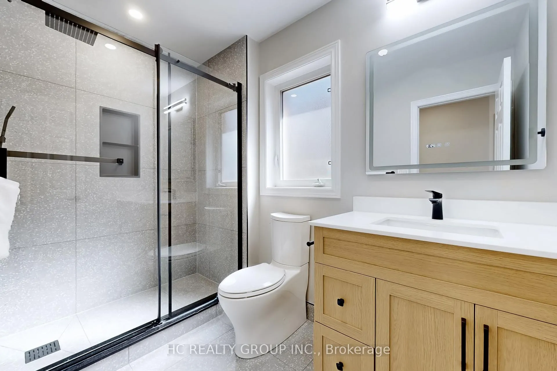 Photo 31 of 206 Wolf Creek Crescent, Vaughan, Patterson — HOMEH