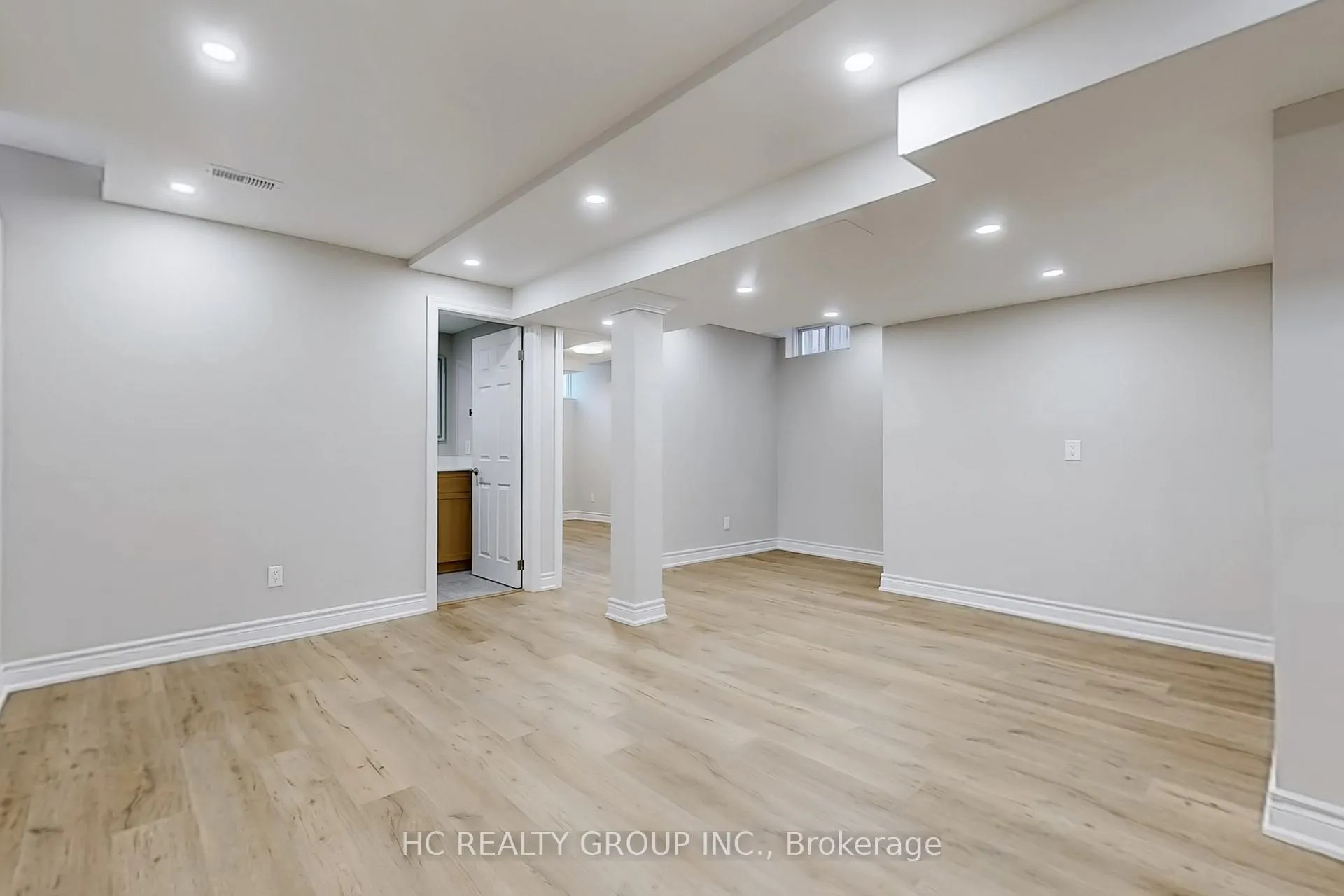 Photo 34 of 206 Wolf Creek Crescent, Vaughan, Patterson — HOMEH