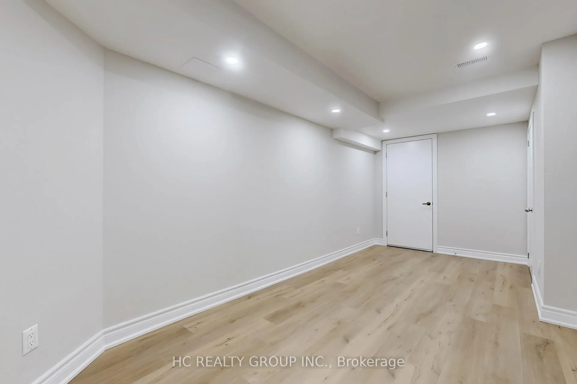 Photo 35 of 206 Wolf Creek Crescent, Vaughan, Patterson — HOMEH