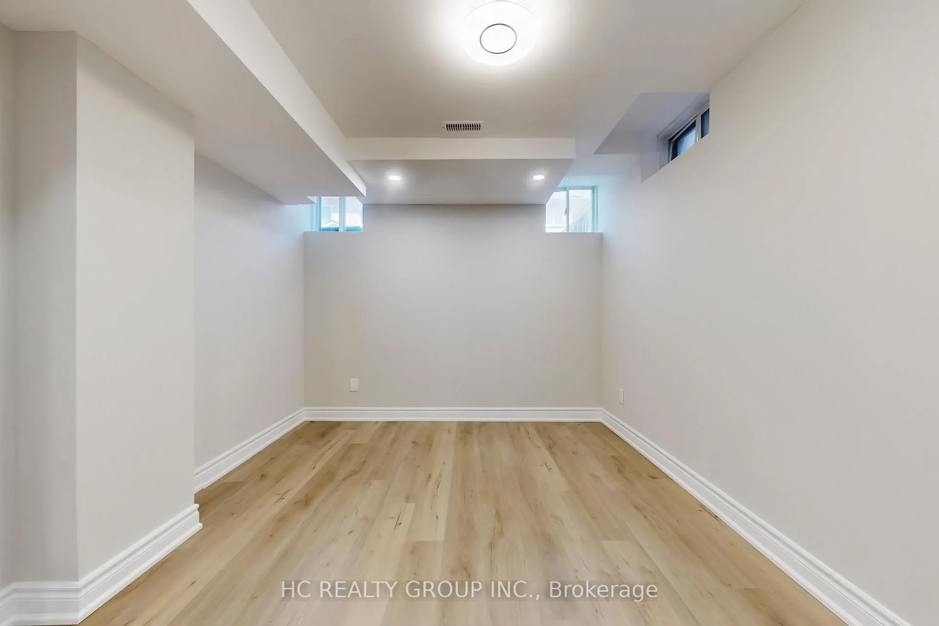 Photo 37 of 206 Wolf Creek Crescent, Vaughan, Patterson — HOMEH