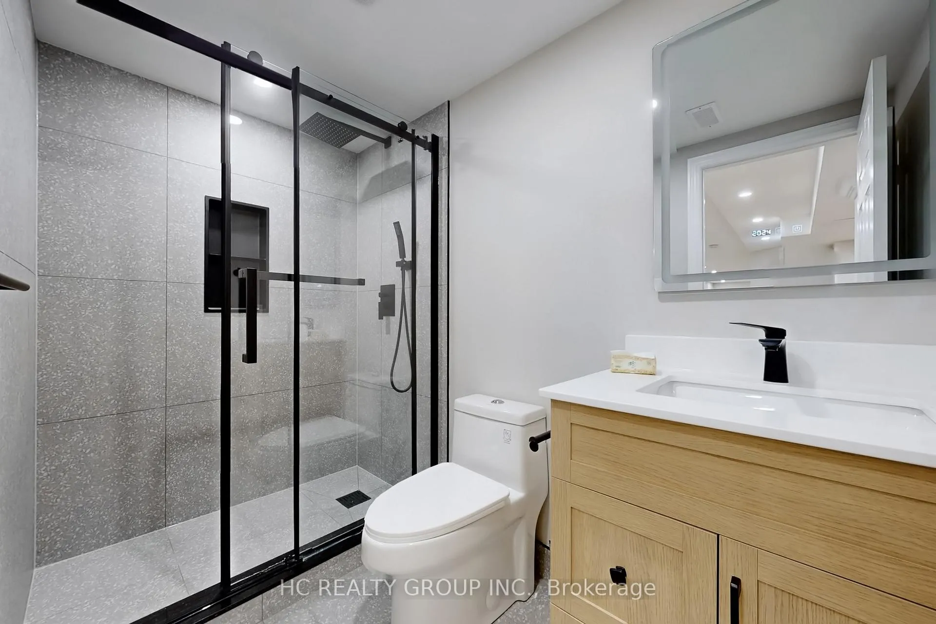 Photo 38 of 206 Wolf Creek Crescent, Vaughan, Patterson — HOMEH
