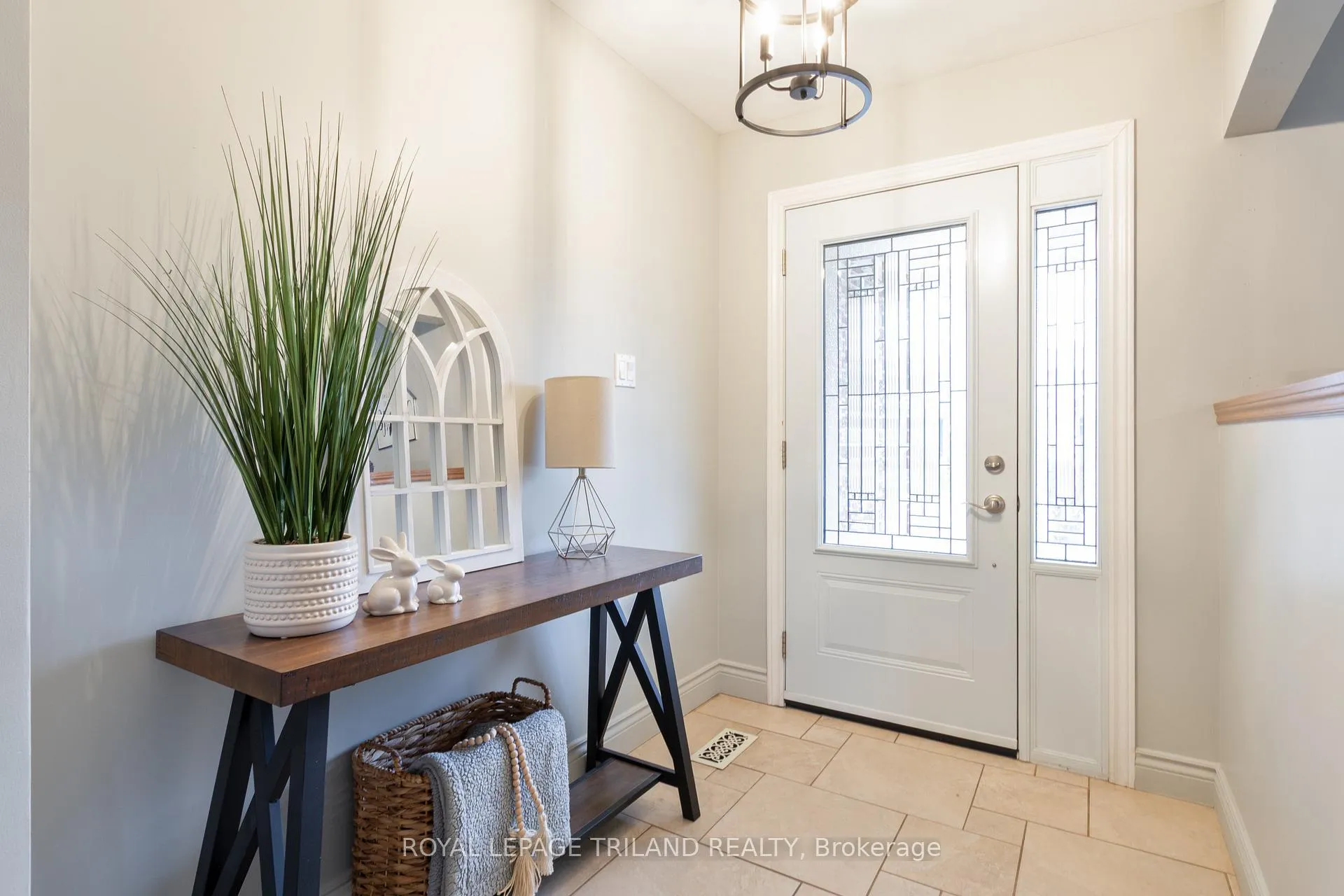 Photo 4 of 379 Sherwood Avenue, Central Elgin, Belmont — HOMEH