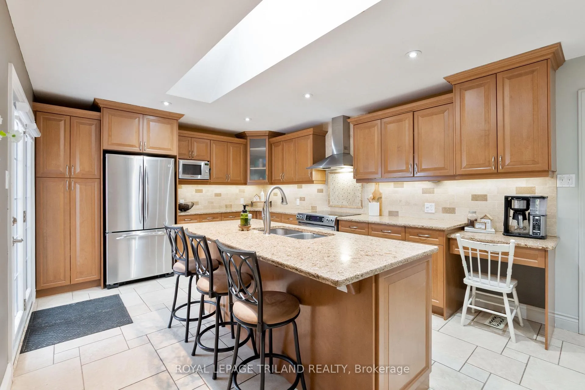 Photo 11 of 379 Sherwood Avenue, Central Elgin, Belmont — HOMEH