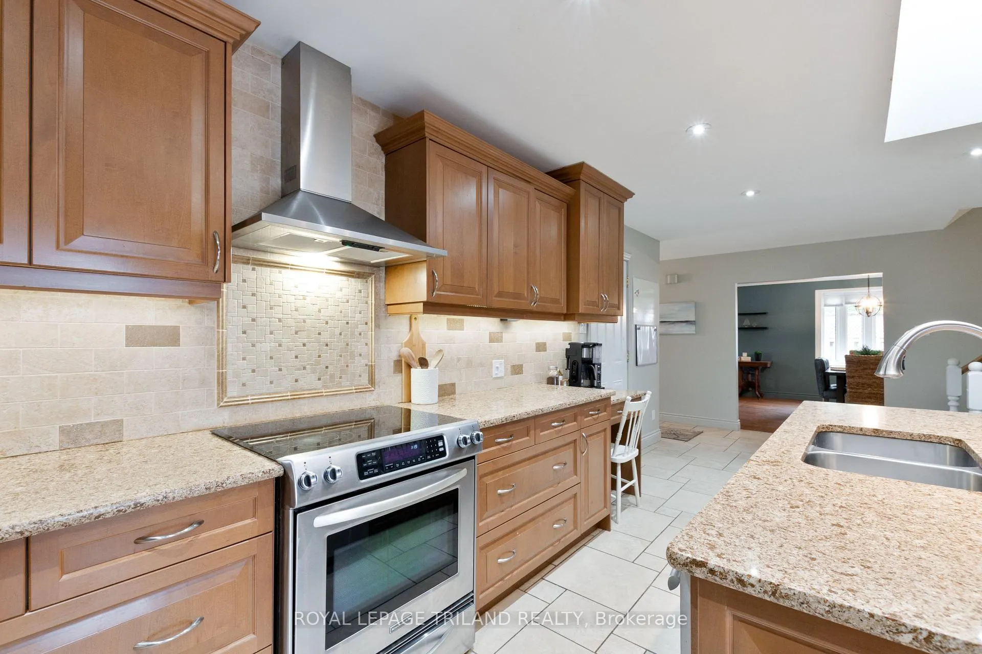 Photo 13 of 379 Sherwood Avenue, Central Elgin, Belmont — HOMEH