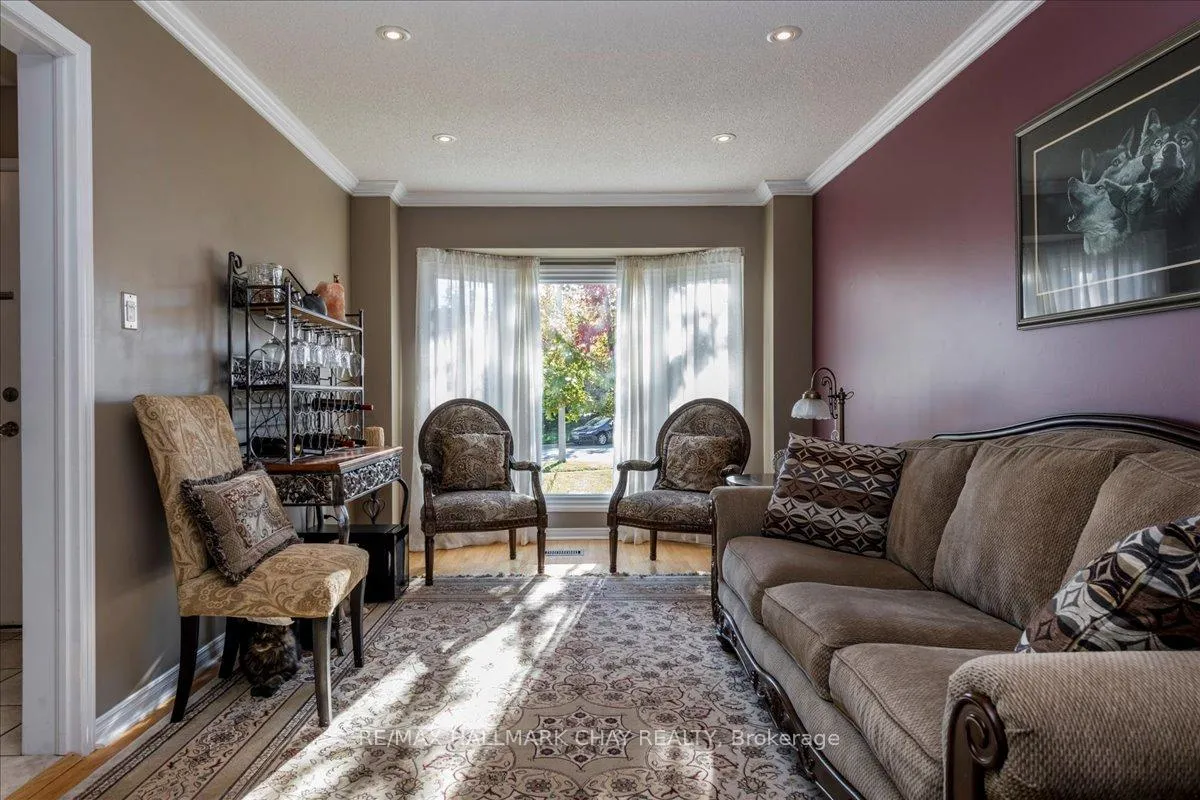 Photo 4 of 21 Barwick Drive, Barrie, West Bayfield — HOMEH