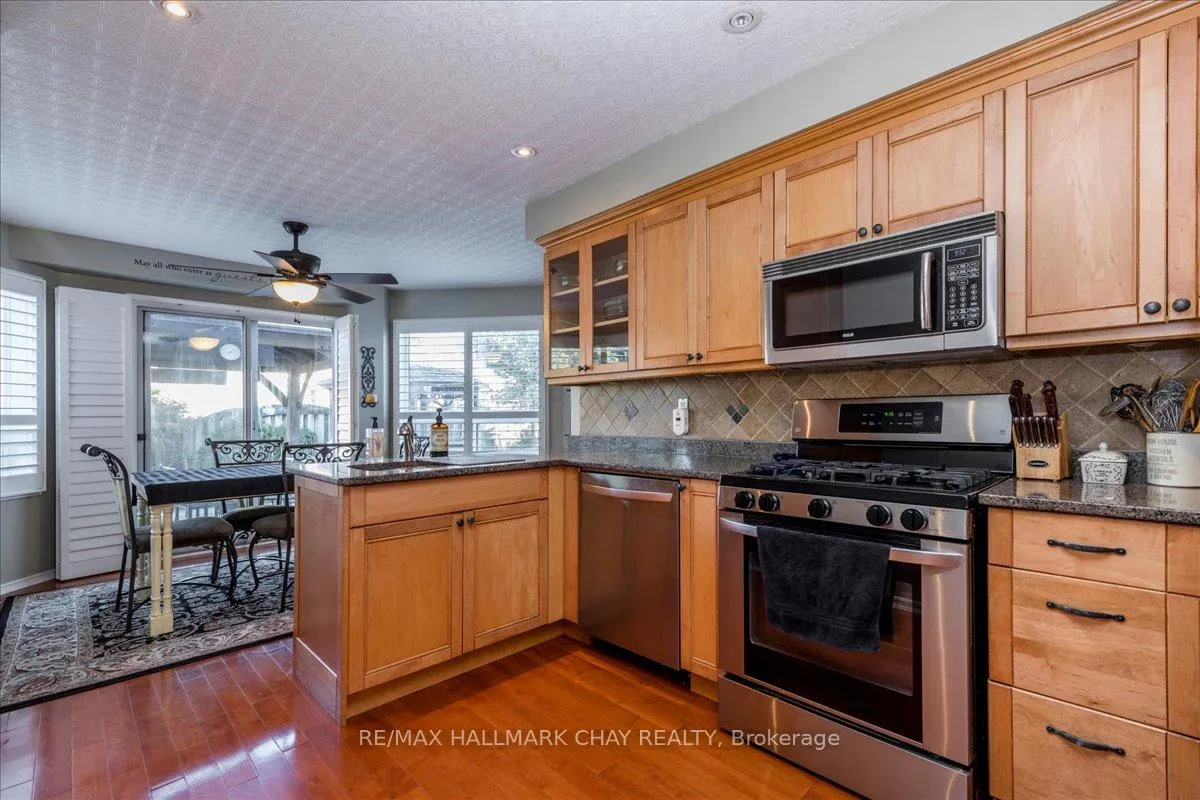 Photo 8 of 21 Barwick Drive, Barrie, West Bayfield — HOMEH