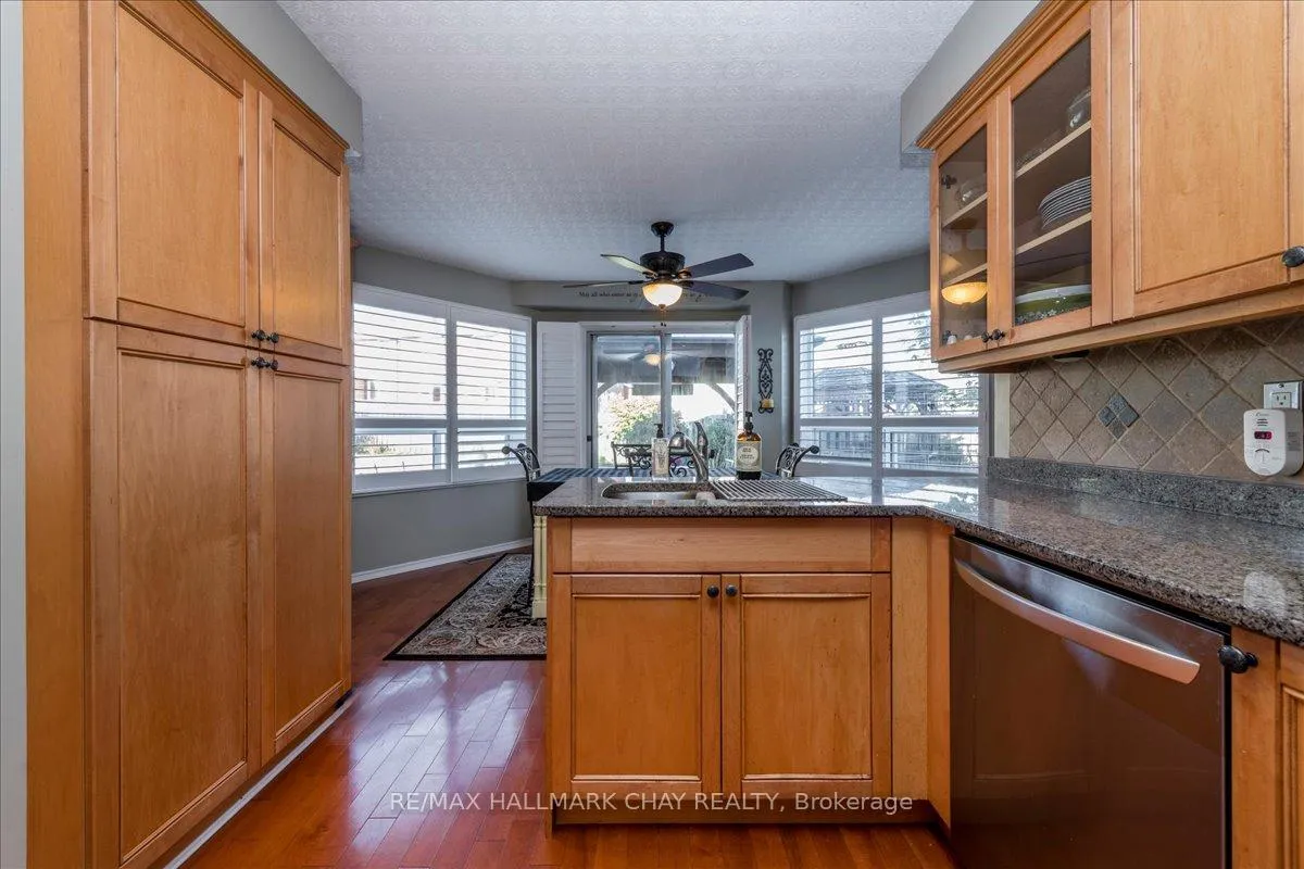 Photo 9 of 21 Barwick Drive, Barrie, West Bayfield — HOMEH