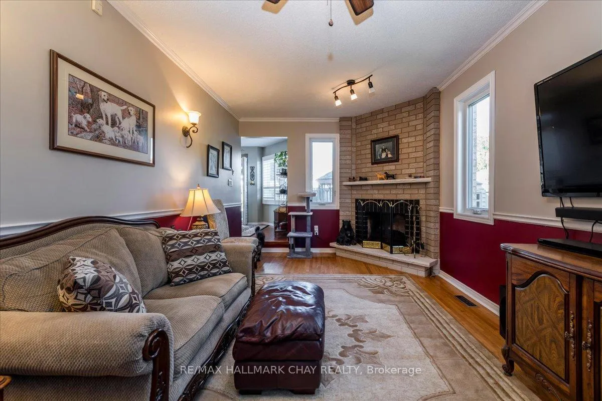 Photo 11 of 21 Barwick Drive, Barrie, West Bayfield — HOMEH