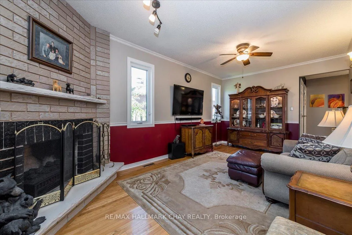 Photo 12 of 21 Barwick Drive, Barrie, West Bayfield — HOMEH