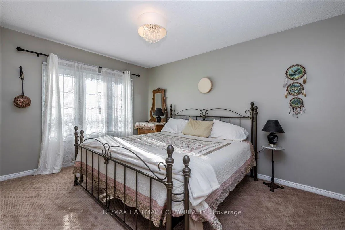 Photo 17 of 21 Barwick Drive, Barrie, West Bayfield — HOMEH