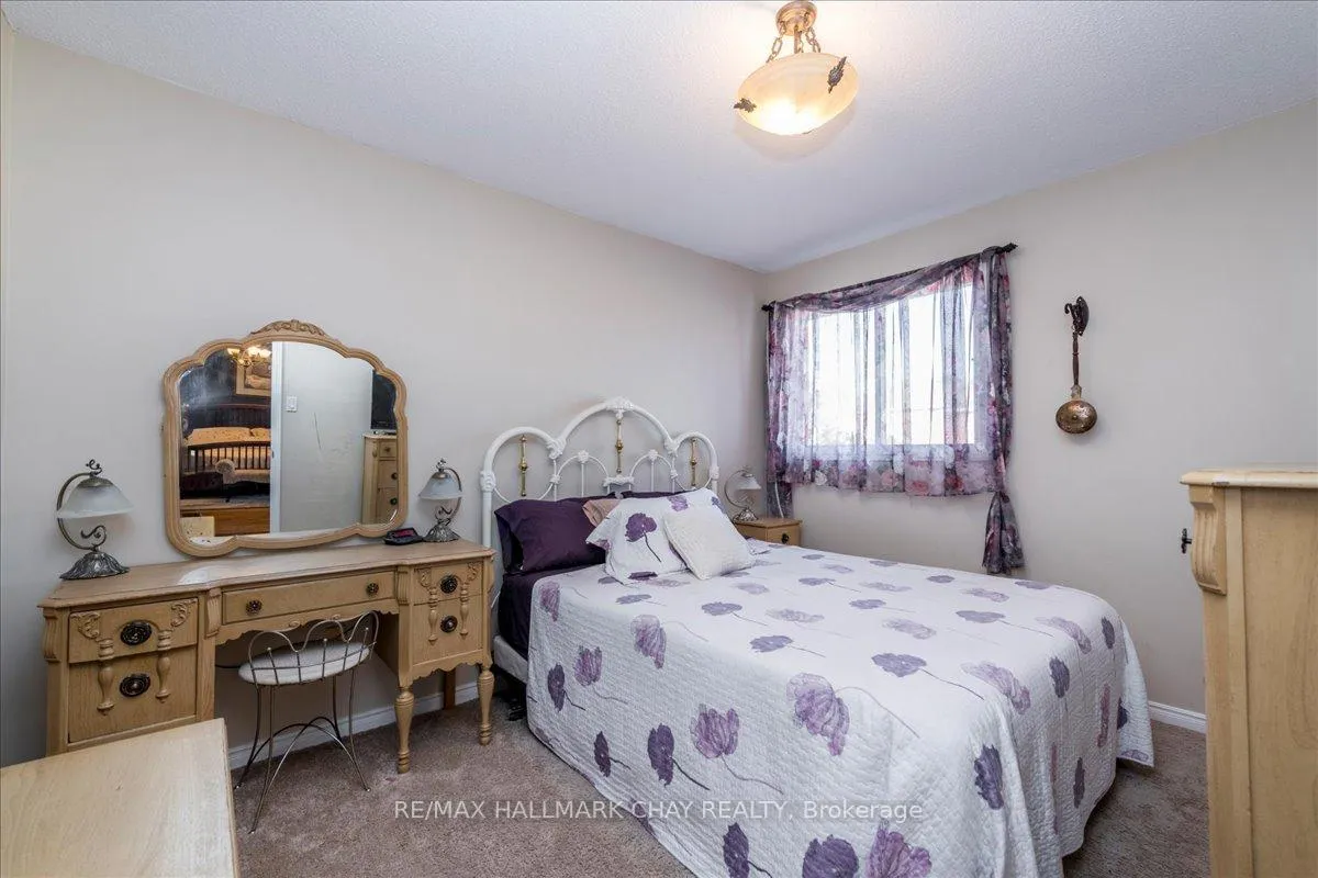 Photo 18 of 21 Barwick Drive, Barrie, West Bayfield — HOMEH