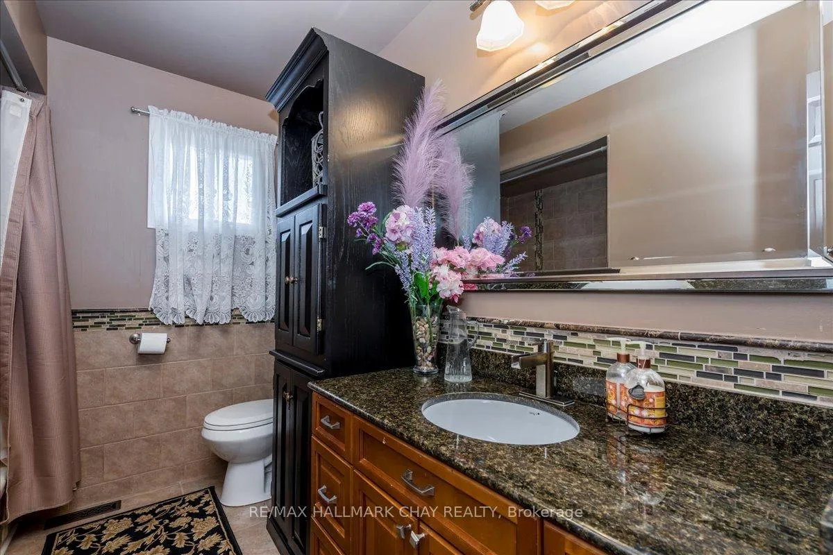 Photo 19 of 21 Barwick Drive, Barrie, West Bayfield — HOMEH