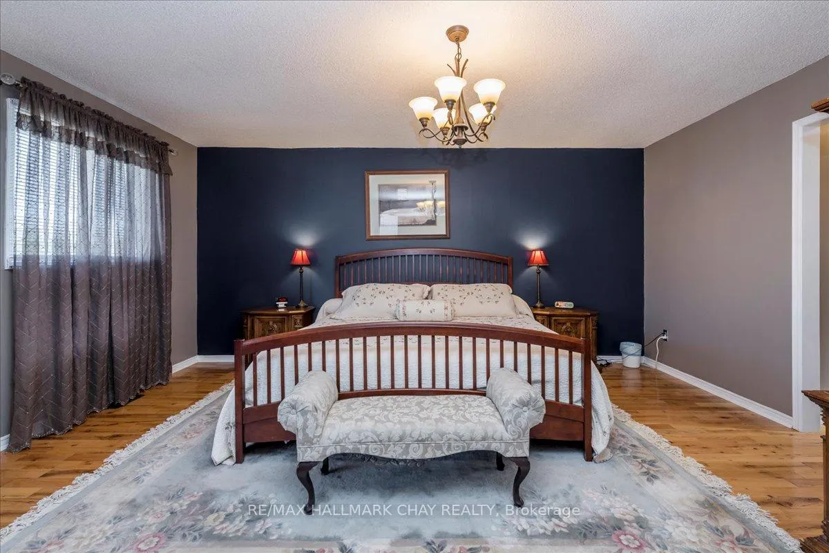 Photo 20 of 21 Barwick Drive, Barrie, West Bayfield — HOMEH