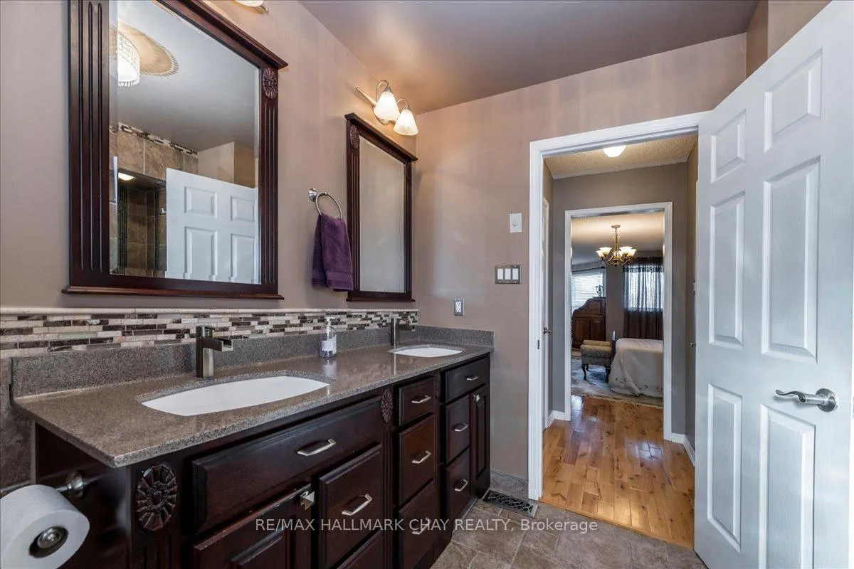 Photo 24 of 21 Barwick Drive, Barrie, West Bayfield — HOMEH