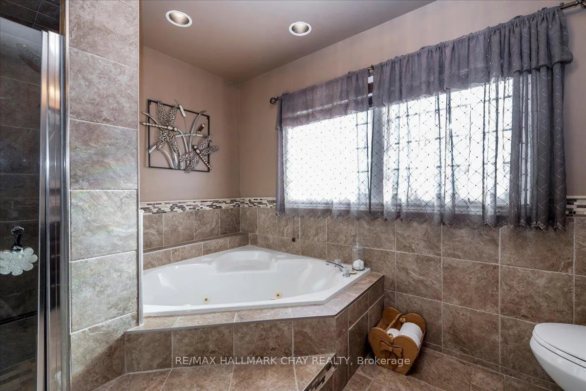 Photo 26 of 21 Barwick Drive, Barrie, West Bayfield — HOMEH