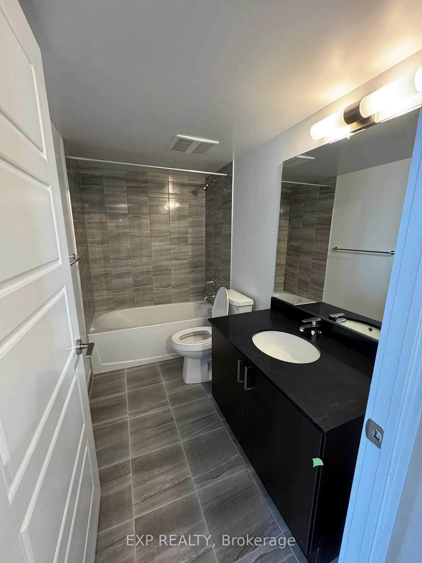 Photo 3 of Unit 1801, 1010 Sandy Beach Road, Pickering, Bay Ridges — HOMEH