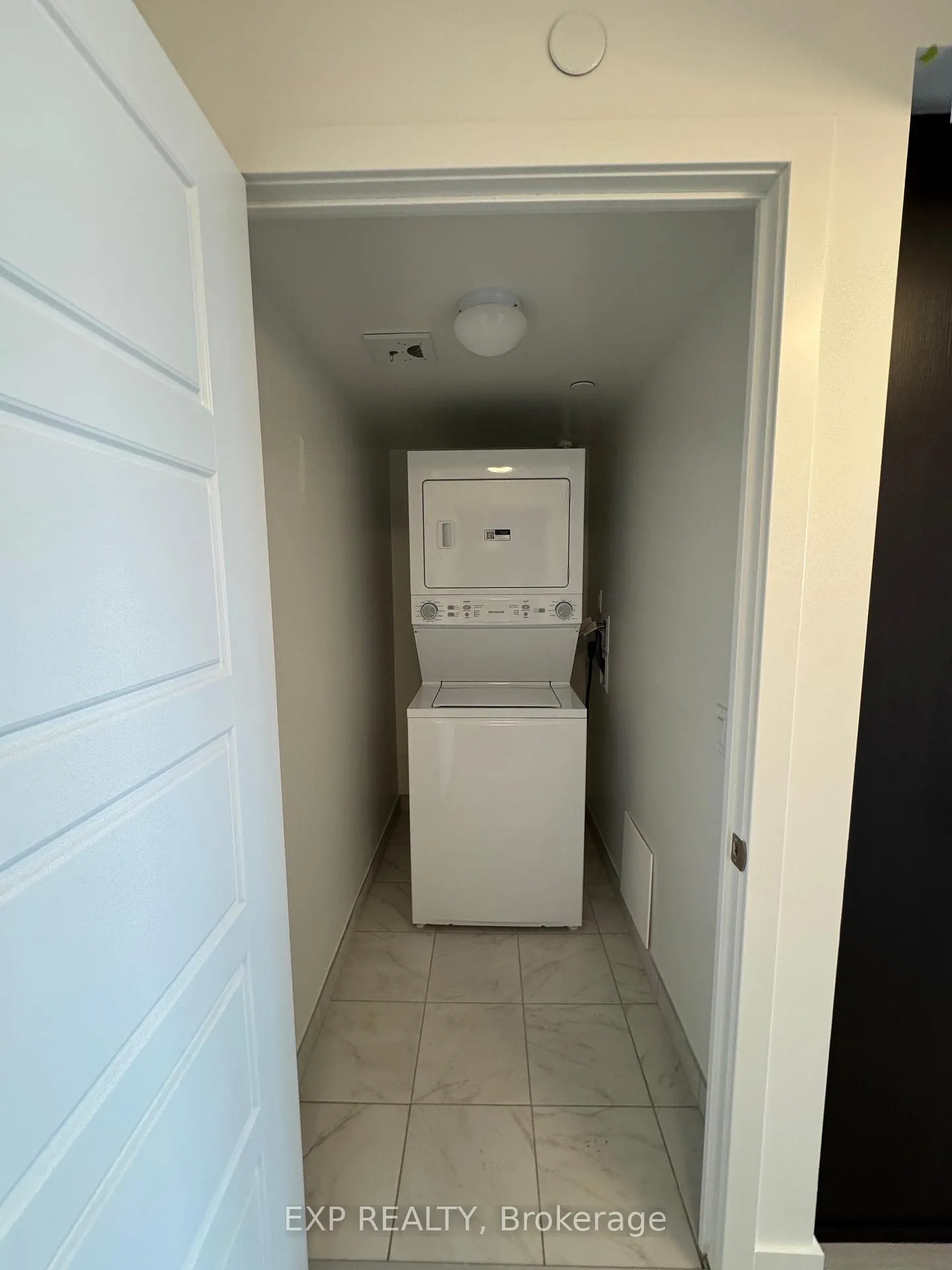 Photo 4 of Unit 1801, 1010 Sandy Beach Road, Pickering, Bay Ridges — HOMEH