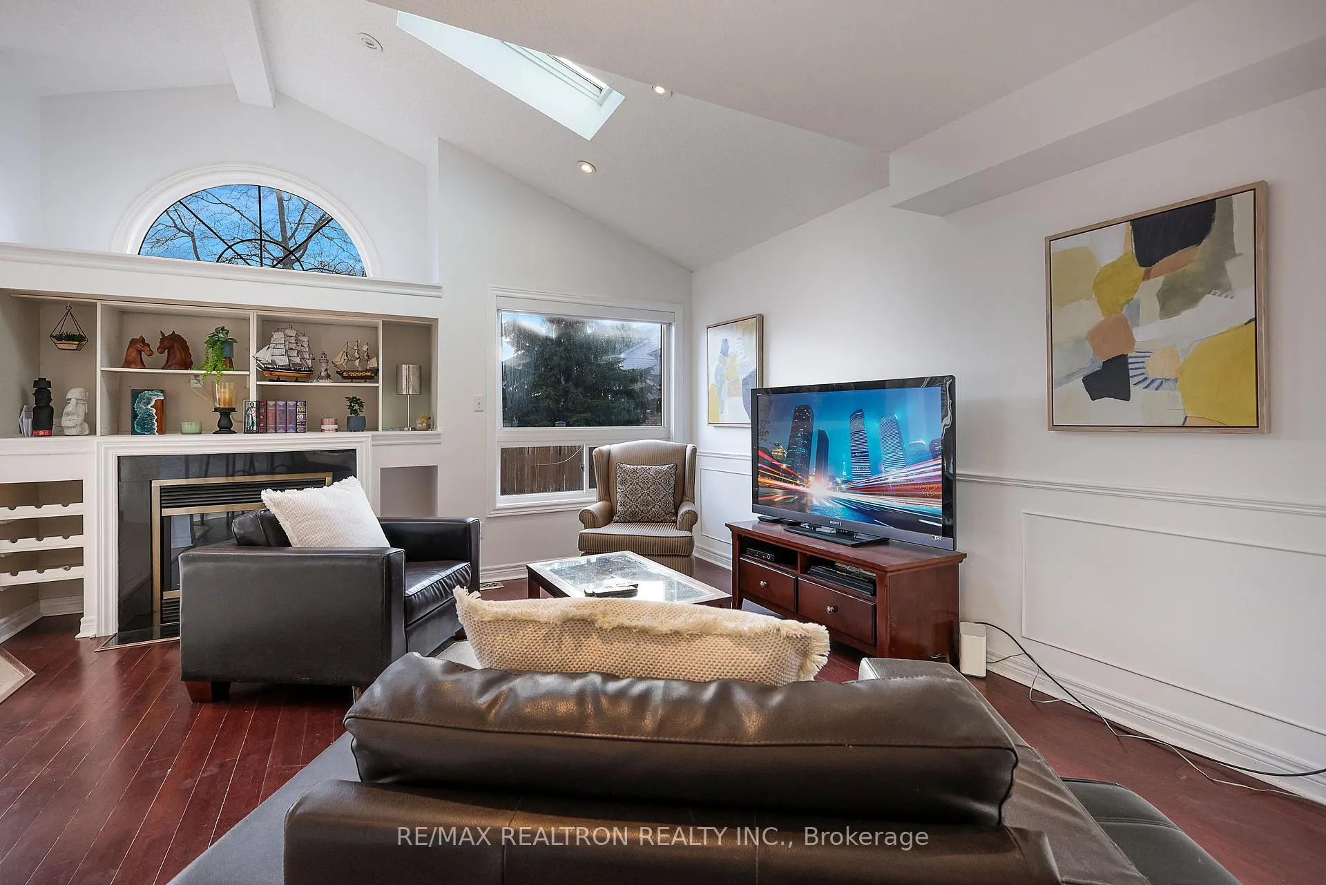 Photo 11 of 3044 Country Lane, Whitby, Williamsburg — HOMEH