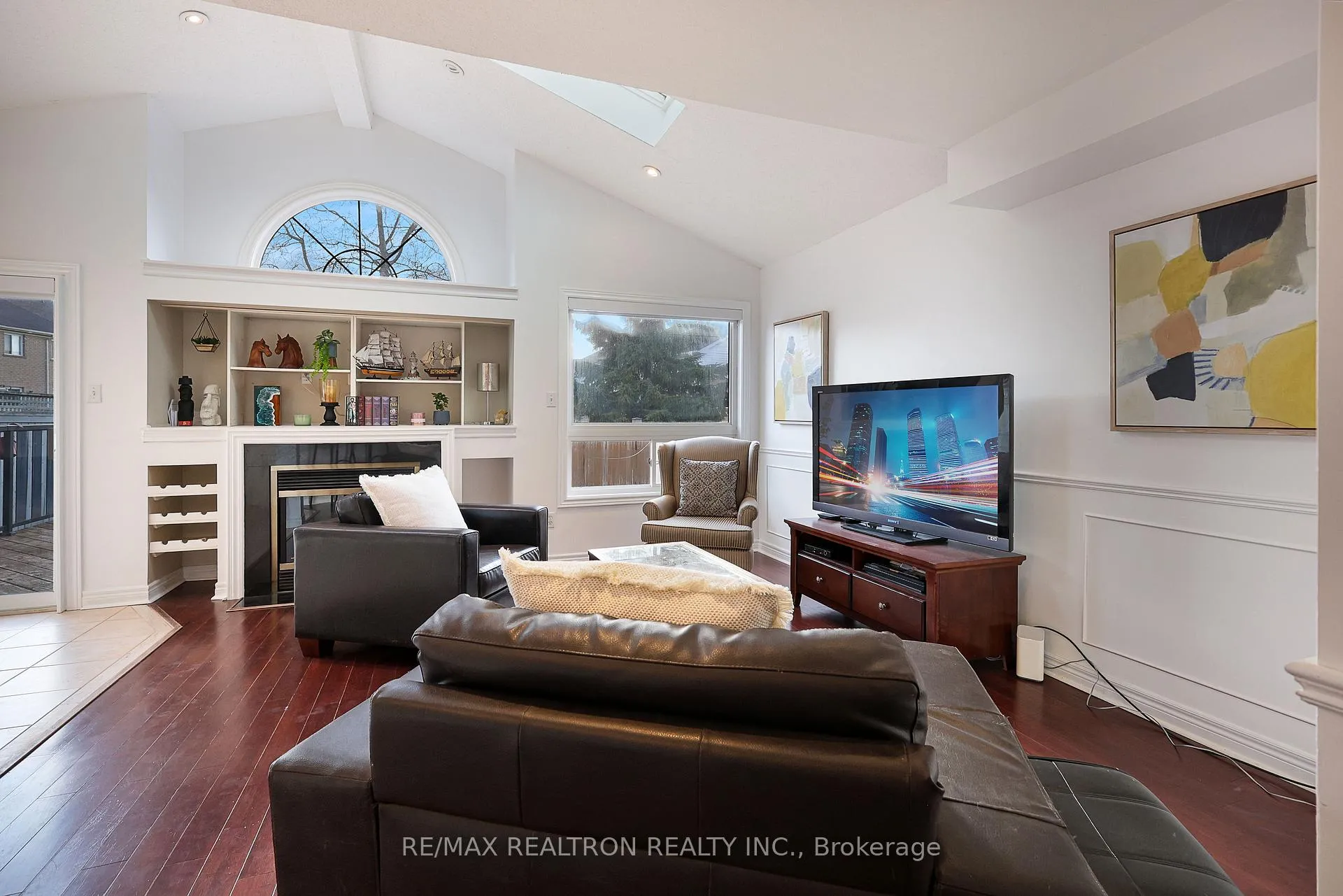 Photo 12 of 3044 Country Lane, Whitby, Williamsburg — HOMEH