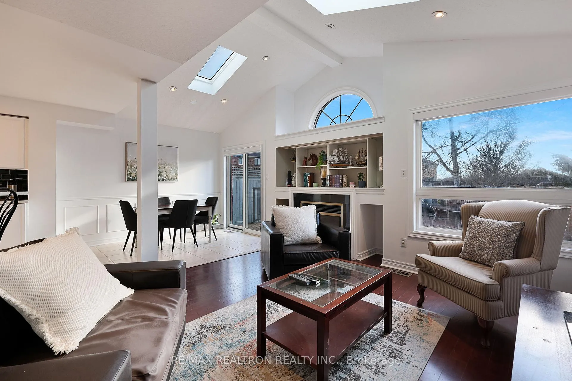 Photo 14 of 3044 Country Lane, Whitby, Williamsburg — HOMEH