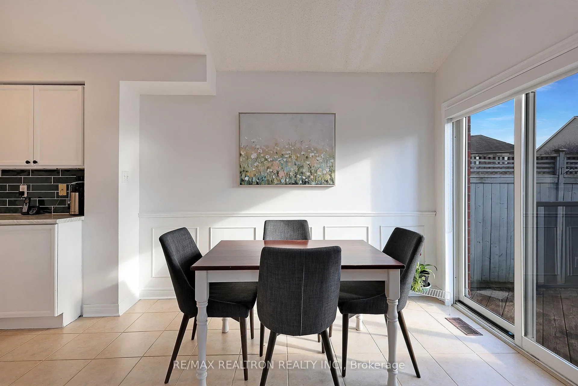 Photo 16 of 3044 Country Lane, Whitby, Williamsburg — HOMEH
