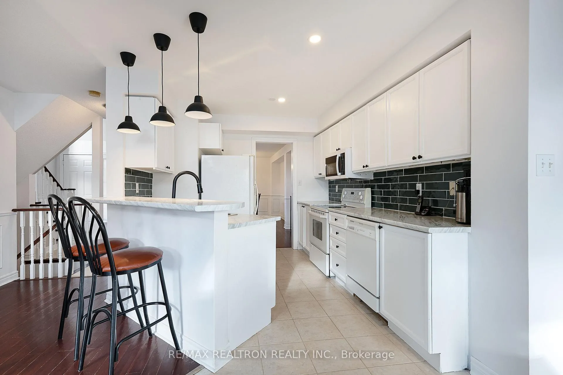 Photo 18 of 3044 Country Lane, Whitby, Williamsburg — HOMEH