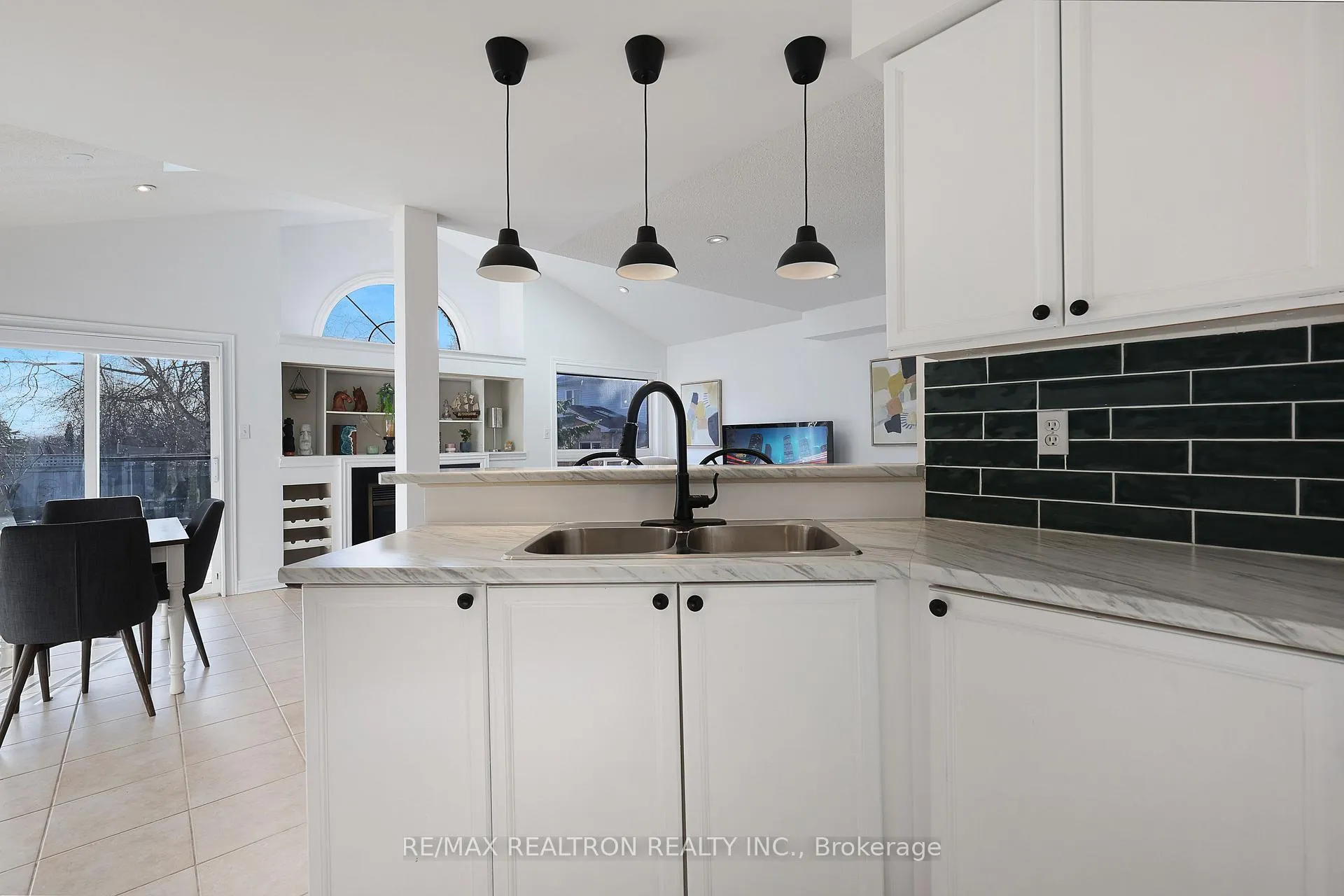 Photo 21 of 3044 Country Lane, Whitby, Williamsburg — HOMEH