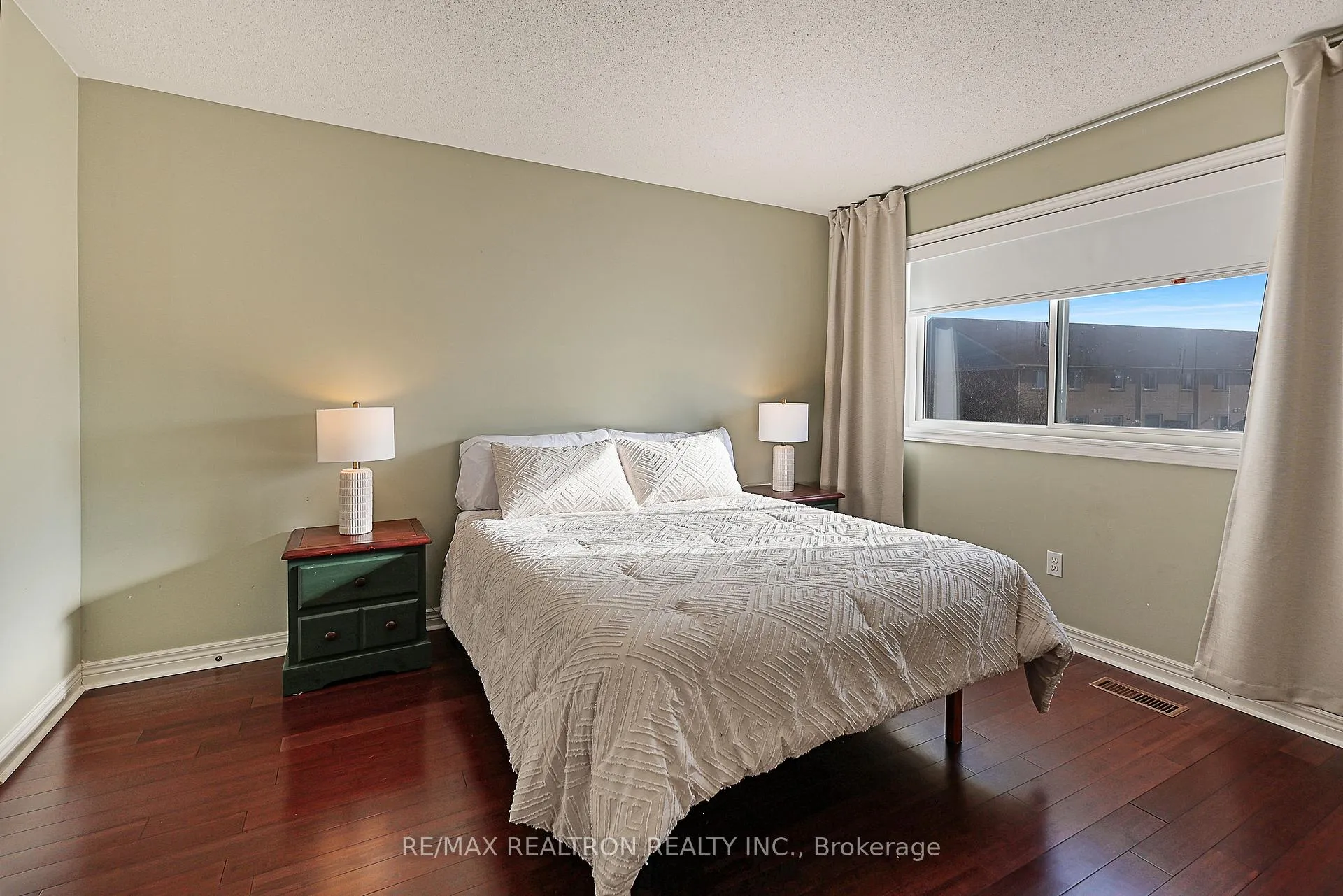 Photo 23 of 3044 Country Lane, Whitby, Williamsburg — HOMEH
