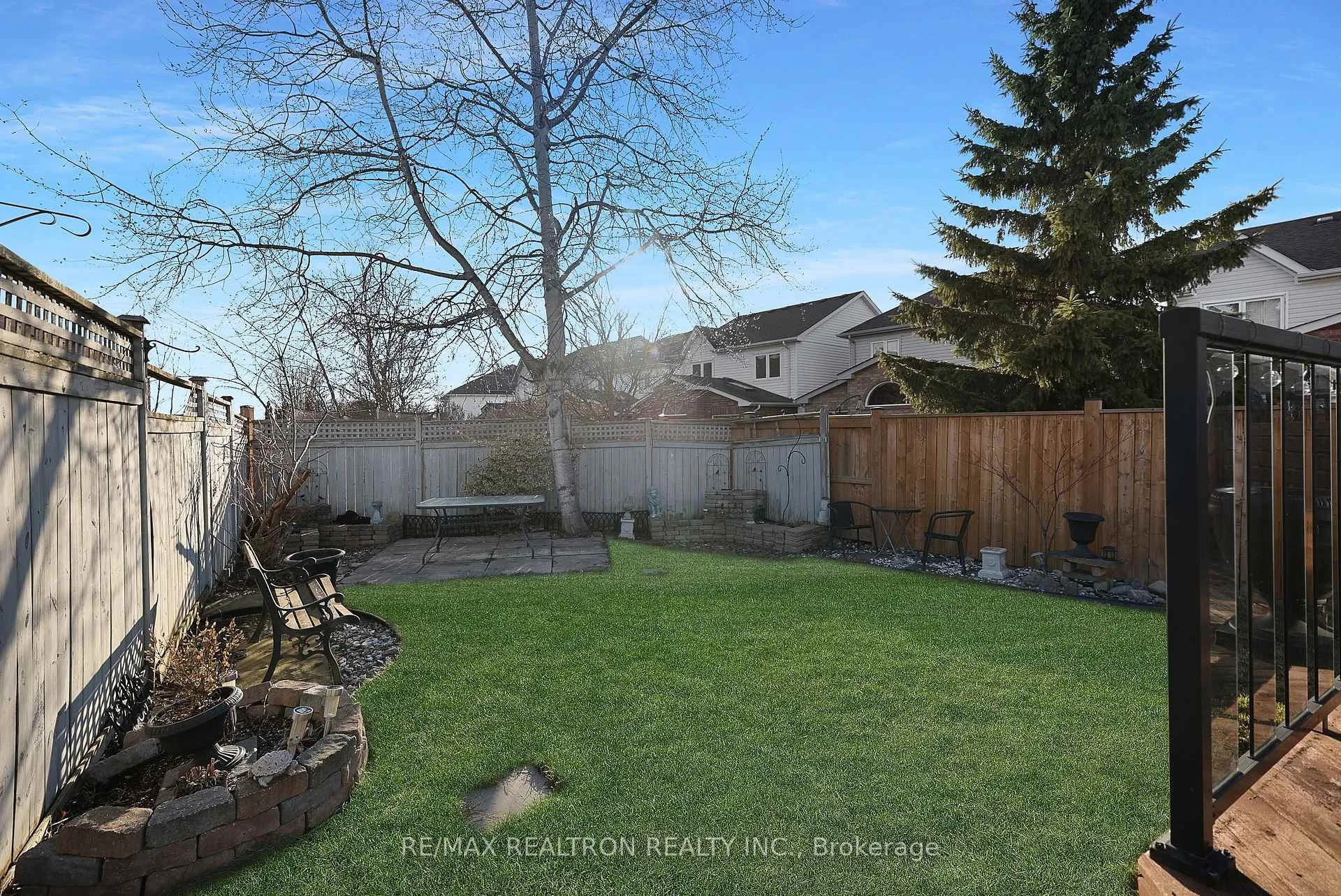 Photo 33 of 3044 Country Lane, Whitby, Williamsburg — HOMEH