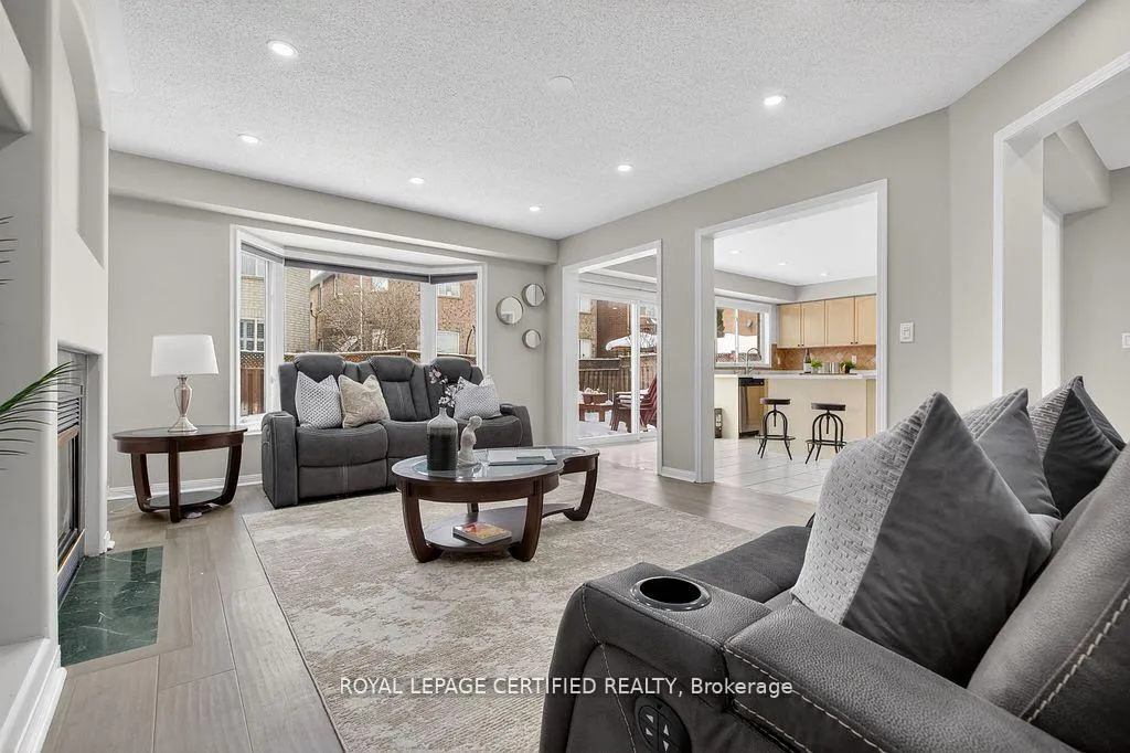 Photo 11 of 10 Verona Drive, Brampton, Vales of Castlemore — HOMEH