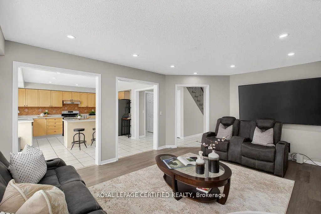 Photo 12 of 10 Verona Drive, Brampton, Vales of Castlemore — HOMEH