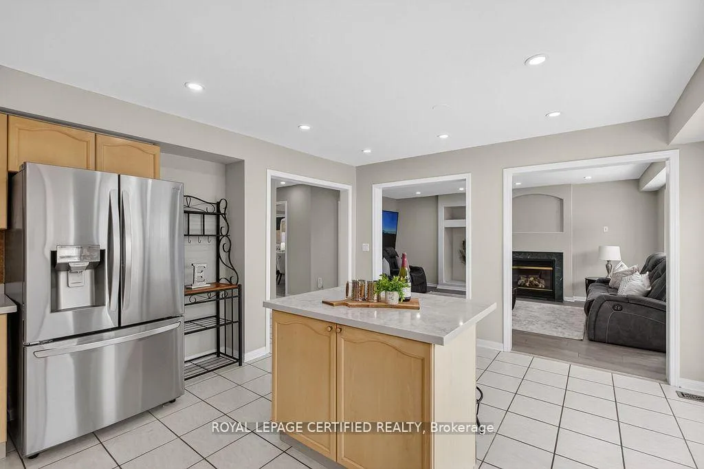 Photo 15 of 10 Verona Drive, Brampton, Vales of Castlemore — HOMEH