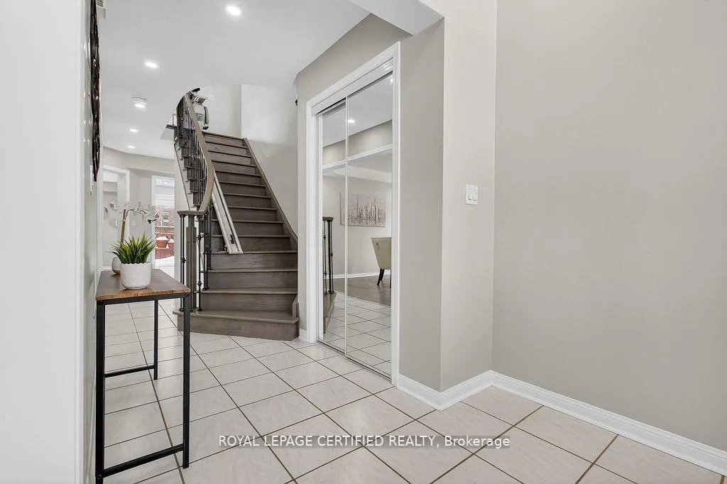 Photo 18 of 10 Verona Drive, Brampton, Vales of Castlemore — HOMEH