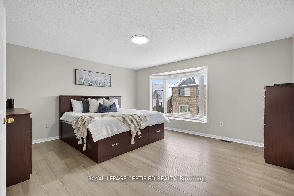 Photo 21 of 10 Verona Drive, Brampton, Vales of Castlemore — HOMEH
