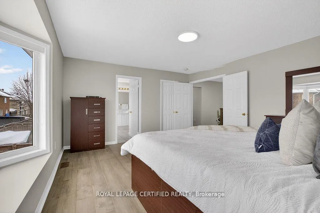 Photo 23 of 10 Verona Drive, Brampton, Vales of Castlemore — HOMEH