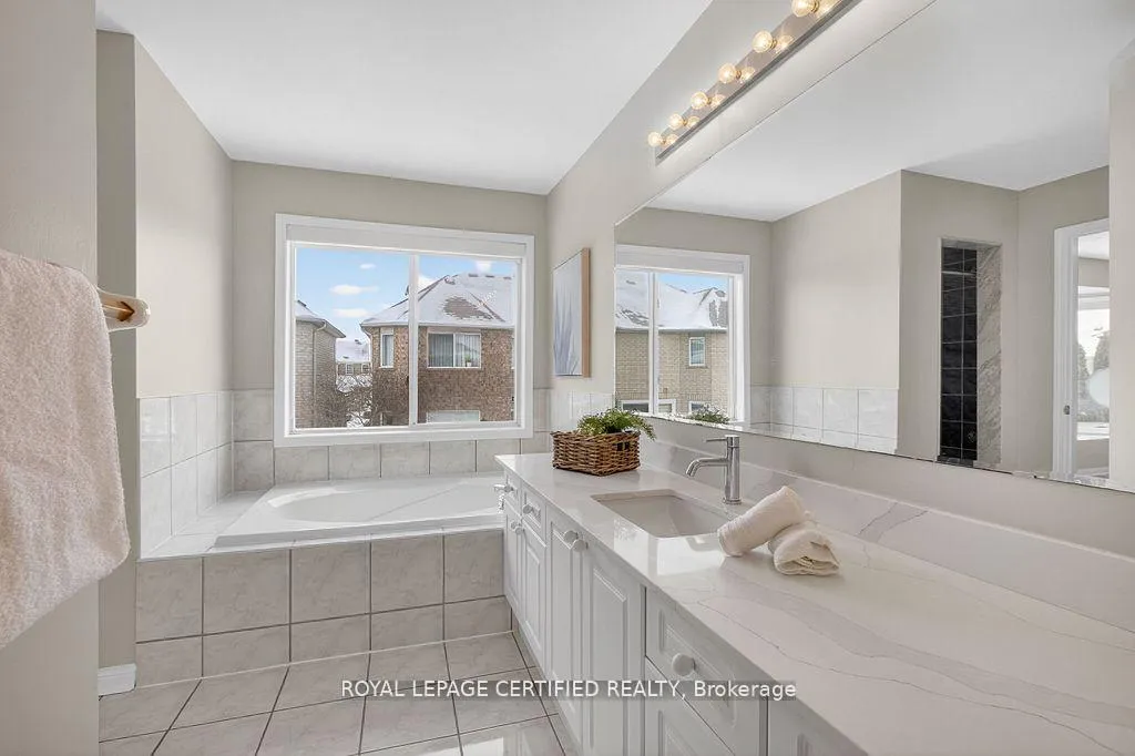 Photo 25 of 10 Verona Drive, Brampton, Vales of Castlemore — HOMEH