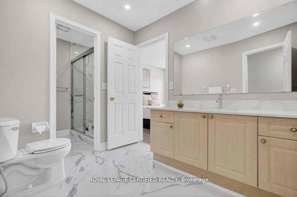 Photo 28 of 10 Verona Drive, Brampton, Vales of Castlemore — HOMEH
