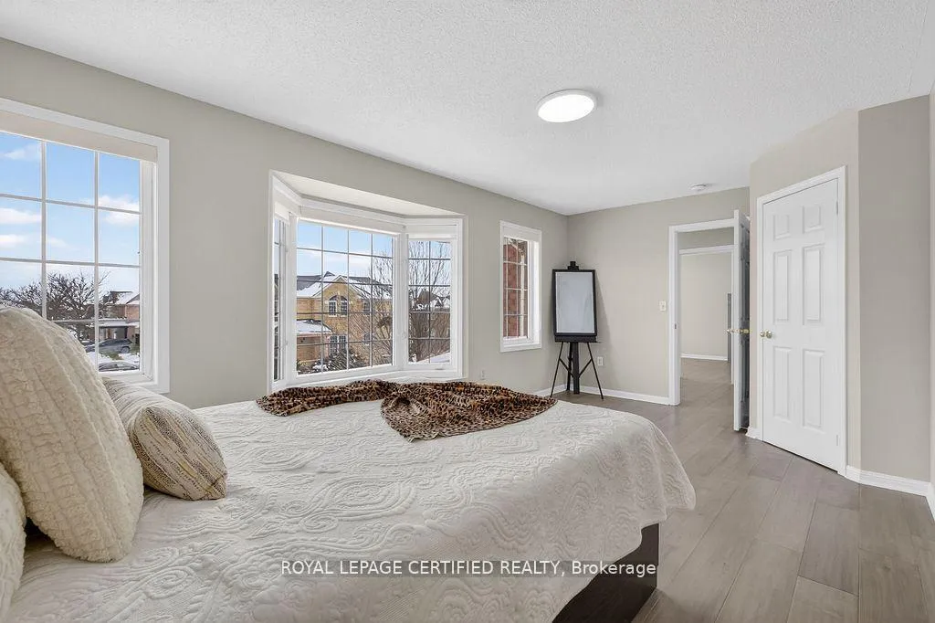 Photo 30 of 10 Verona Drive, Brampton, Vales of Castlemore — HOMEH