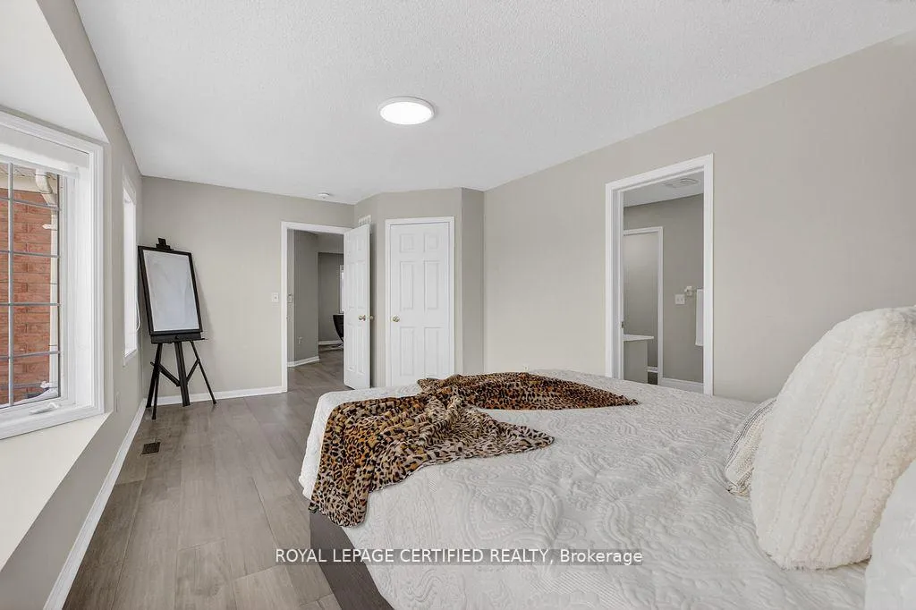 Photo 31 of 10 Verona Drive, Brampton, Vales of Castlemore — HOMEH